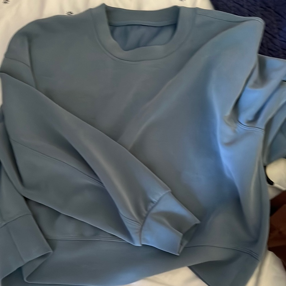 Lululemon softstreme cropped crew size 6 color utility blue